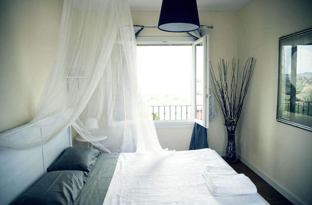 Villa Tenuta Santini Coriano Zimmer foto